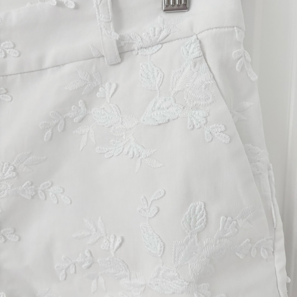 LOFT Riviera White Floral Embroidered Women Shorts 6 NWT - Picture 2 of 6